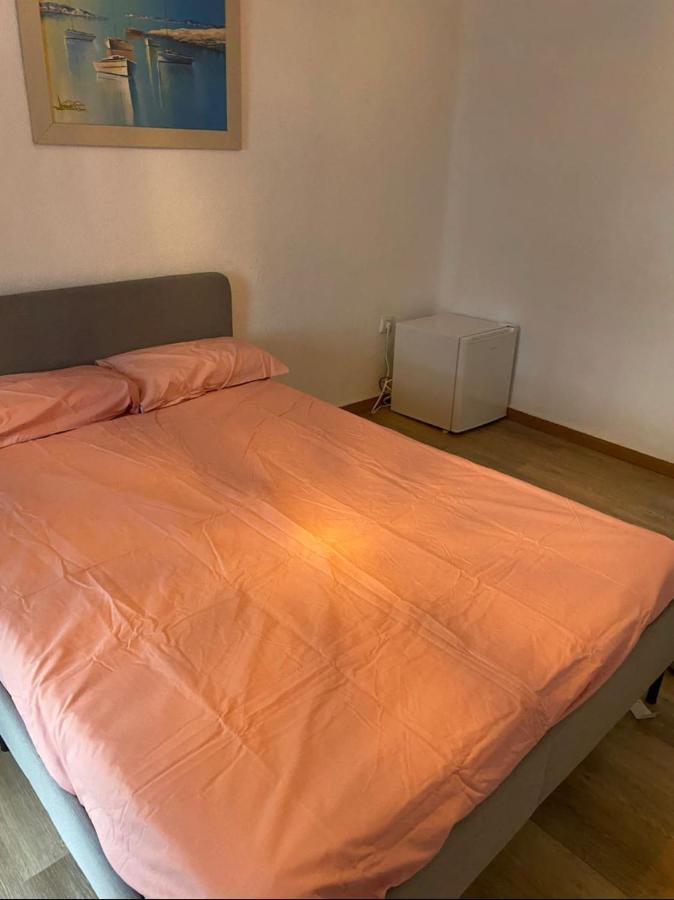 Apartamento De Habitaciones Privadas En El Centro De 马拉加 外观 照片